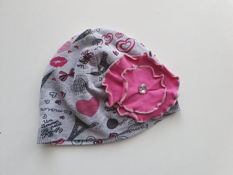 Prechodná čiapka s kvetinou, 80