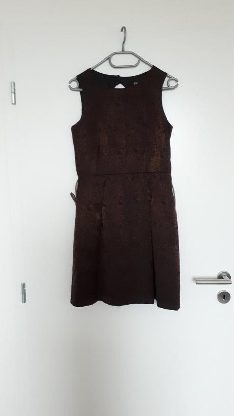 Nádherné hnedé šaty s opaskom, f&f,38