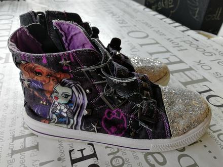 Tenisky monsterky, 32