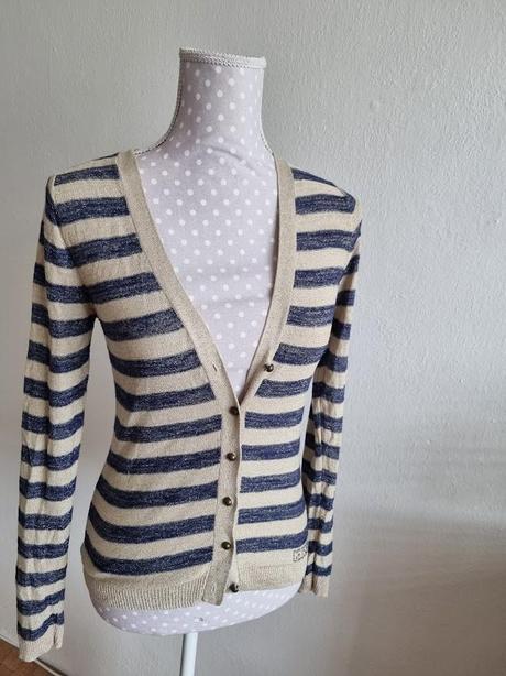 Krémovo-modrý svetrík s, s