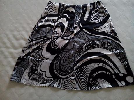 Cierno biela sukna, l