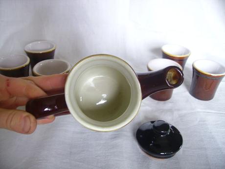 Hnedá keramická sada - čajník so šáločkami,