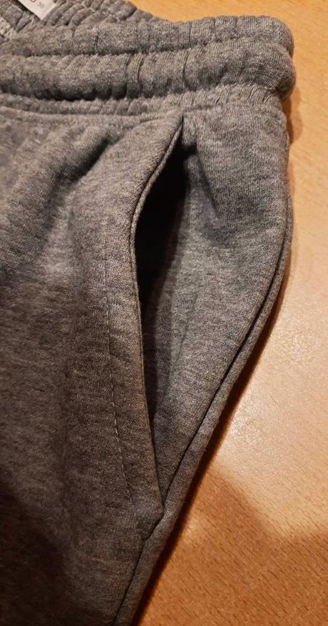 Predám  tepláky fisherfield veľ.38, m