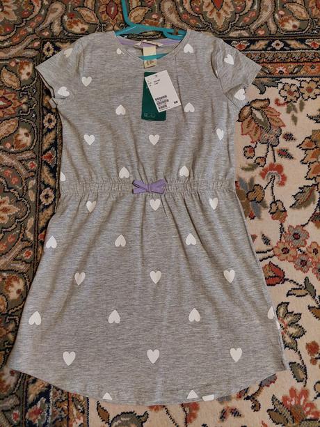 Neouzivane dievcenske saty122/128, h&m,122