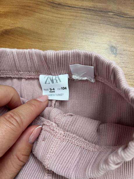 Vrúbkované legíny, 3ks, zara,104