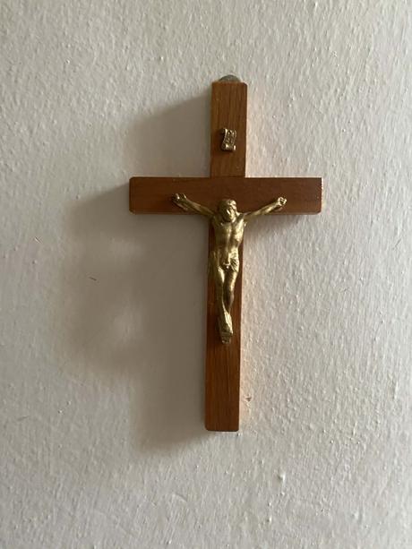 Drevený krížik na stenu,