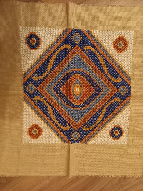 Ručne vyšívané na kanave, 