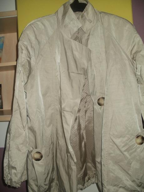 Značkový jarníček na jeden gombík, 42