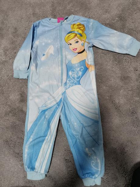 Popoluška overal, disney,86