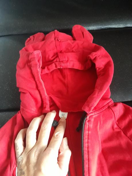 Cervena mikina predlzena, 92