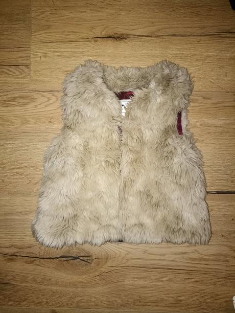 Kožušinová vesta, marks & spencer,104