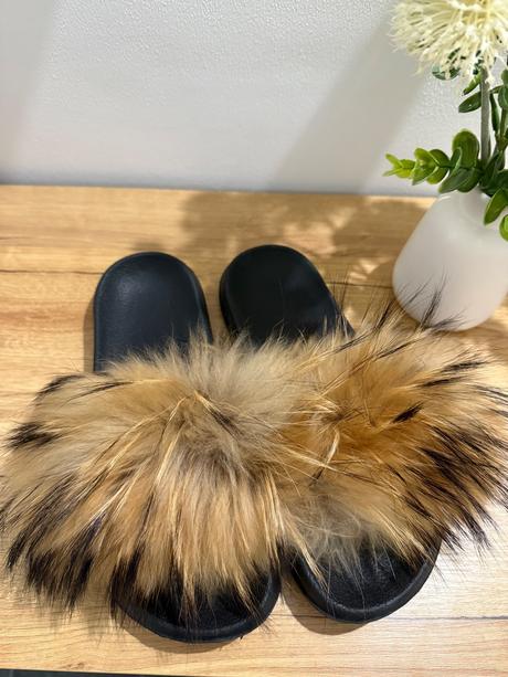 Dámske šľapky s kožušinou, 38