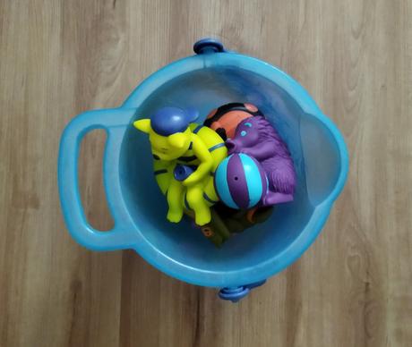 B-toys "striekajúce zvieratká vo vedierku", 