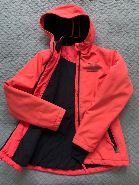 Dievcenska zimna bunda, 152