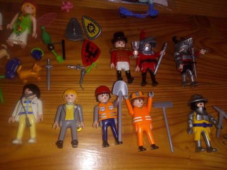 Postavicky playmobil spolu 25 eur,