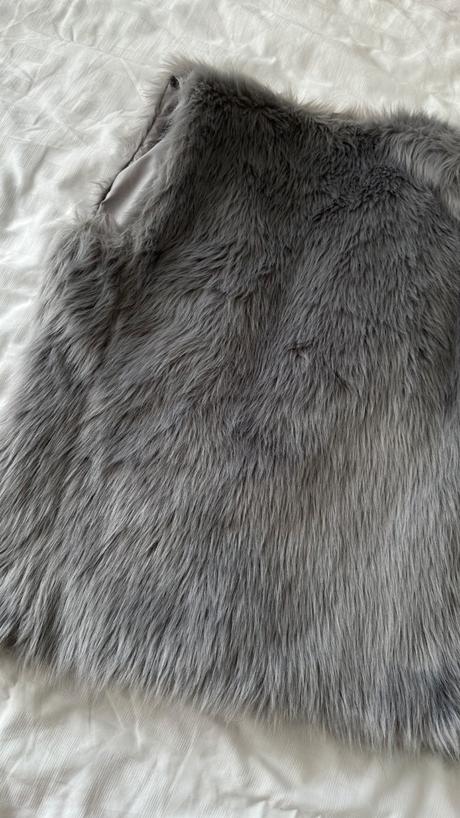 Umelá kožušinová vesta, bershka,m