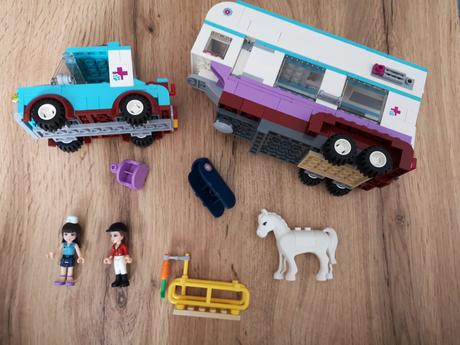 Lego friends 41125 veterinársky príves s koňom, 