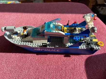 Policajná loď lego, 