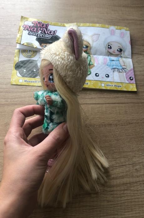 Bábika na na na surprise victoria grand,