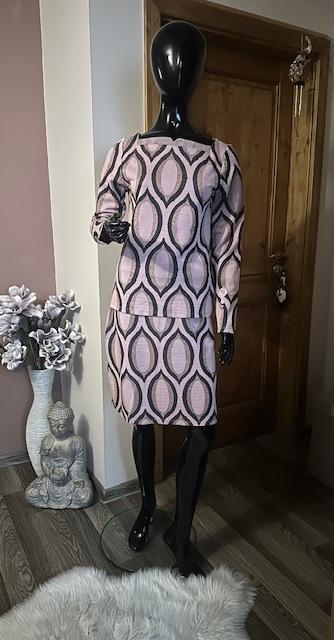 Kostým sukňový ružový so zlatou niťou zn. magenta, l / m