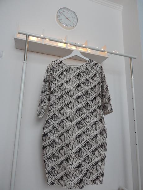 Šaty s pleteným vzorom, 