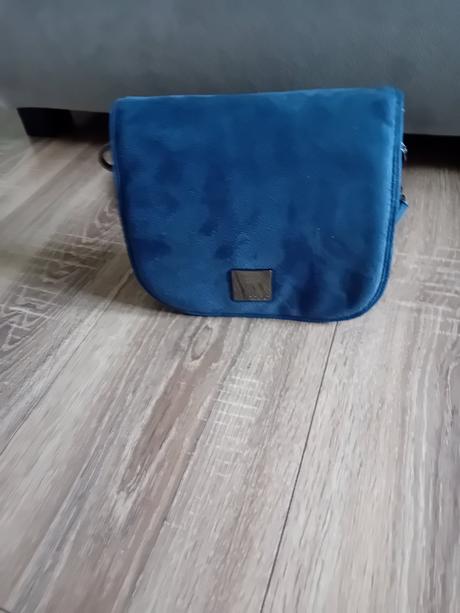 Nobo mala kabelka, nobo