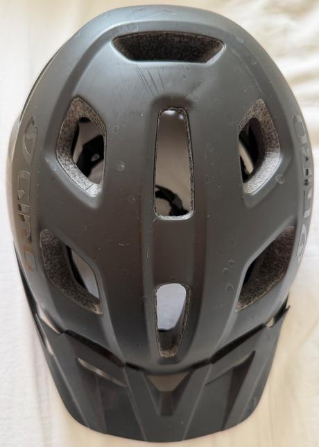 Giro čierna unisex cyklistická prilba+zámok+pumpa, 