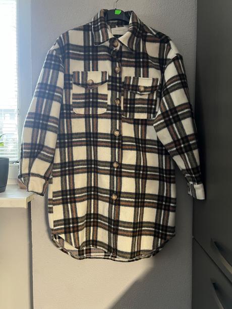 Predĺžena hrubšia košela, s