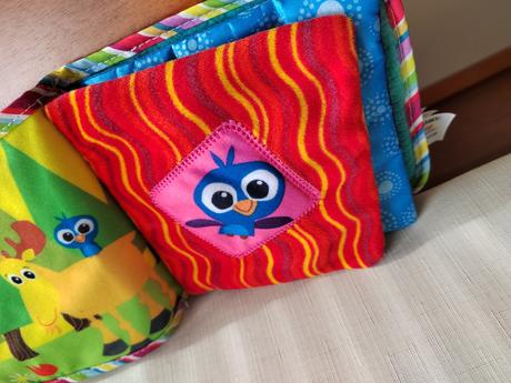 Šuštiaca knižka na zavesenie - lamaze, 