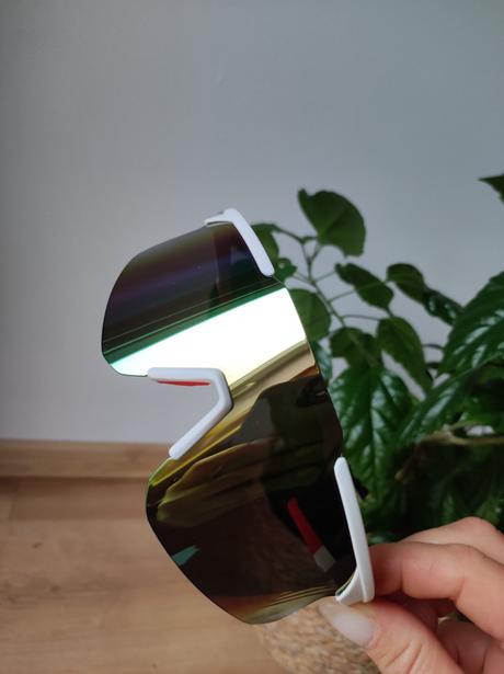 Športové slnečné okuliare,