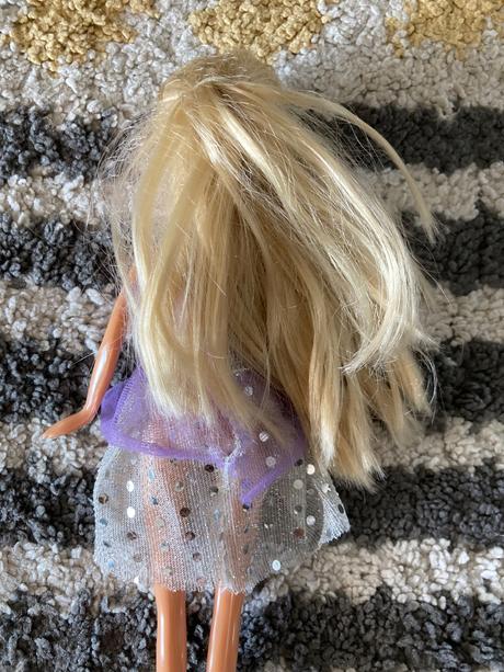 Blond bábika v čižmách, 