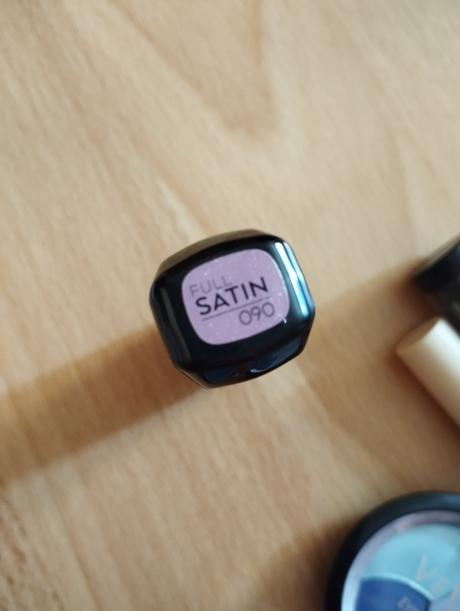 Balík dekoratívnej kozmetiky, 