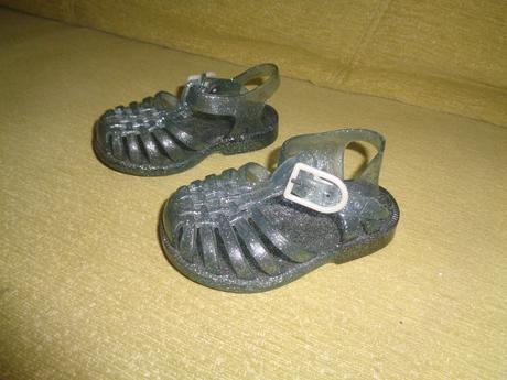 Predám strieborno-sivé sandálky veľ. 20, 20