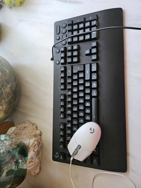 Klávesnica a myška logitech, 