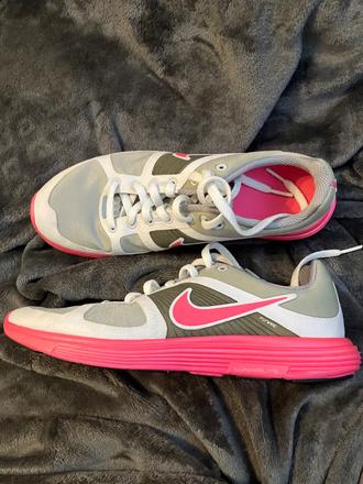 Ultraľahké tenidky, nike,38