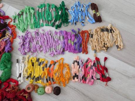 Nite farebné na ručné vyšívanie, 