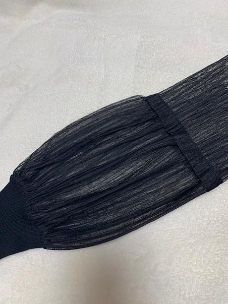 Krásny svetrík s tylovými rukávmi, l / m