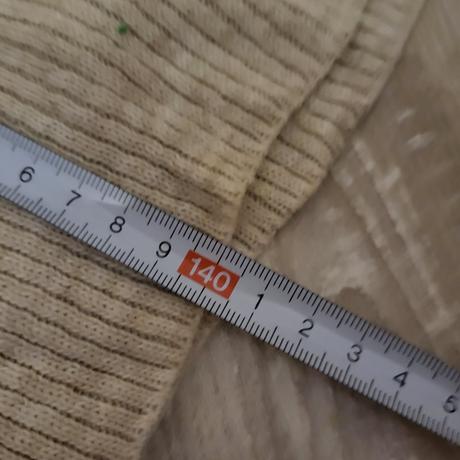 Uni dlhe svetrove saty, 