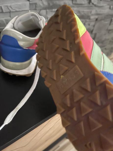 Guess v.37, guess,37