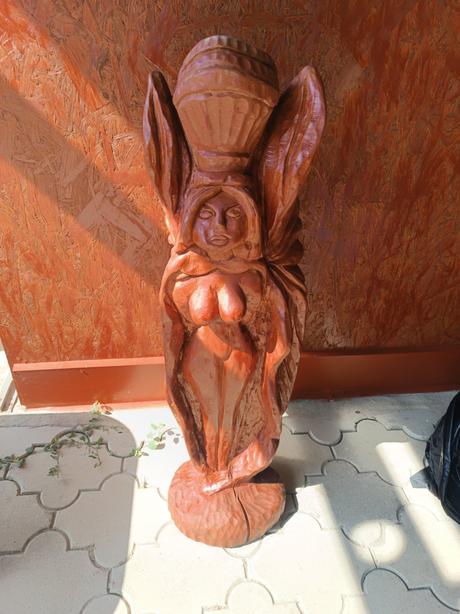 Súsošie drevenych soch vyrezavane z dreva, 