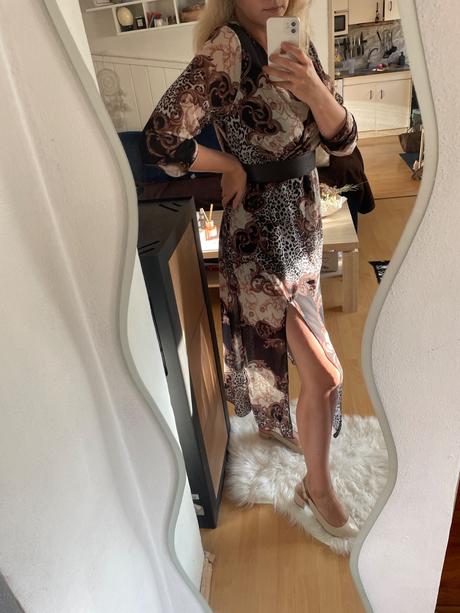 Dámske šaty s opaskom, s