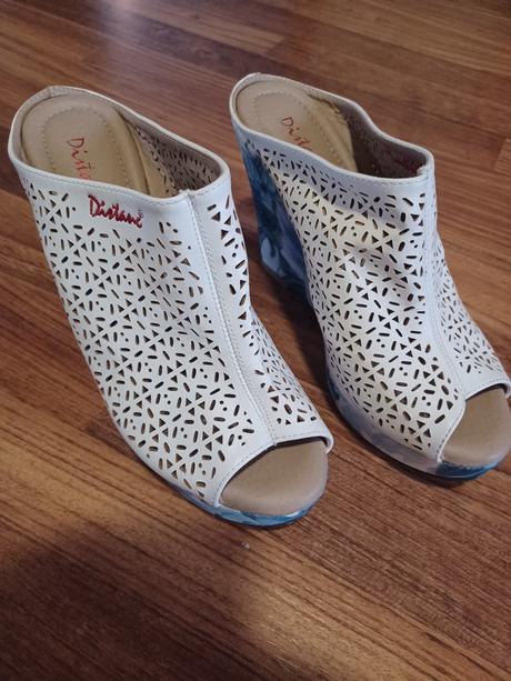 Predám extravagantné sandale, 40