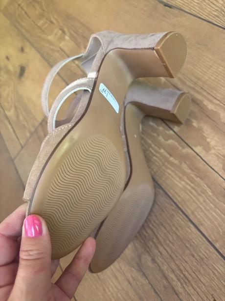 Sandále nenosené, 37