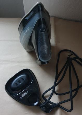 Bezkablova naparovacia zehlicka, 