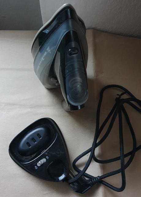 Bezkablova naparovacia zehlicka, 