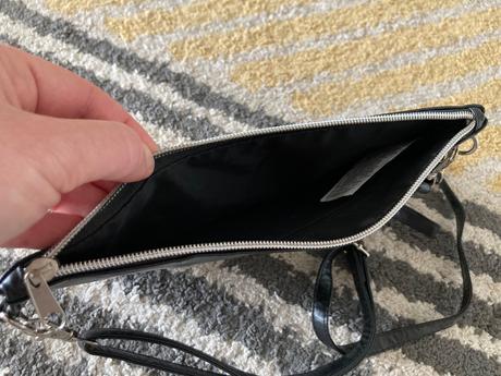 Kabelka s nášivkami,