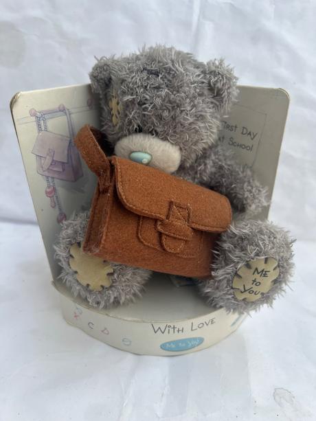 Me to you medved medvedik s kabelou 15 cm ked sedi,