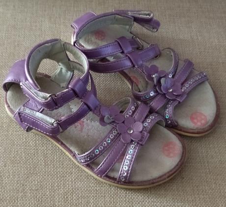 Sandálky, 27