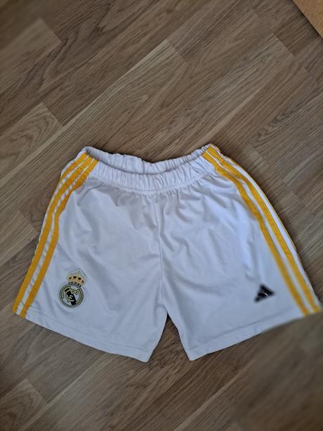 Biele kratasy adidas 158, 158