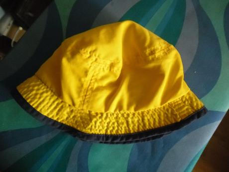 Klobúčiky na leto s motýlikom, pásikavý, 9 ks, rada,74